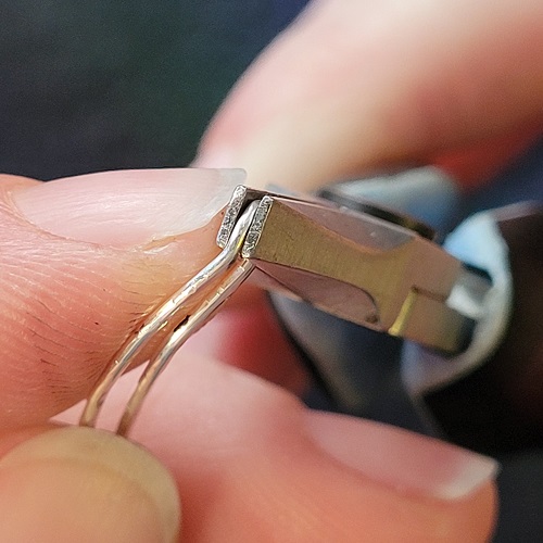 Jennifer Brooks's Snowy Road Pendant - Fitting the U to the cabochon face., Classic Wire Jewelry, Wire Wrapping, Wrapping, Wire Wrapping Jewelry, Weaving, Wire Weaving, Weaving Wire, make gentle bends at the S-curve at the top of the cabochon so that the bail post wires will be centered